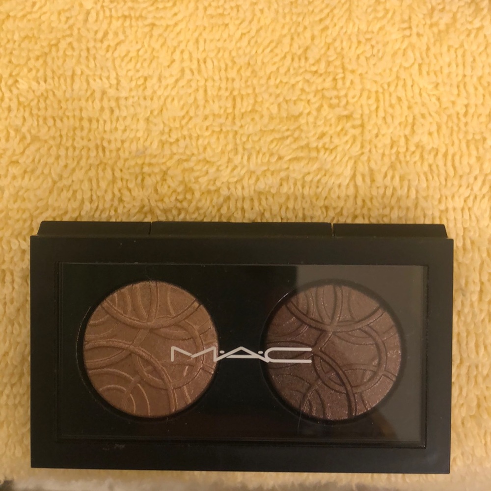 NWOT MAC eyeshadow duo